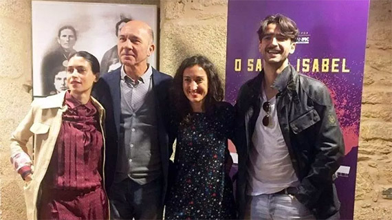 Paula Cons con Grandinetti y otros de sus protagonistas