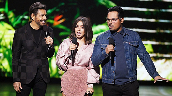 Derbez, Moner y Peña en el escenario