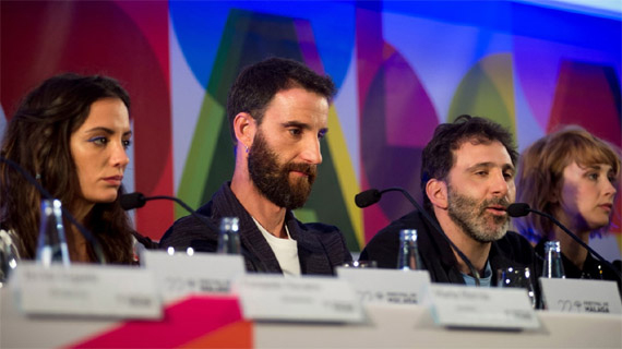 Dani Rovira y los demás actores y director de "Taxi a Gibraltar"