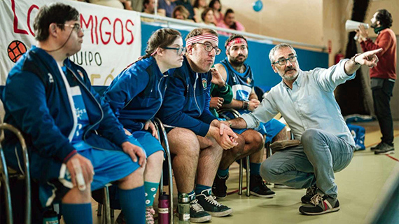 Fesser con algunos de sus actores