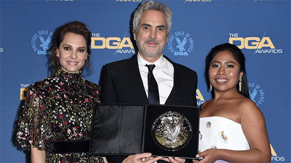 Cuarón con las protagonistas de "Roma" (AFP)
