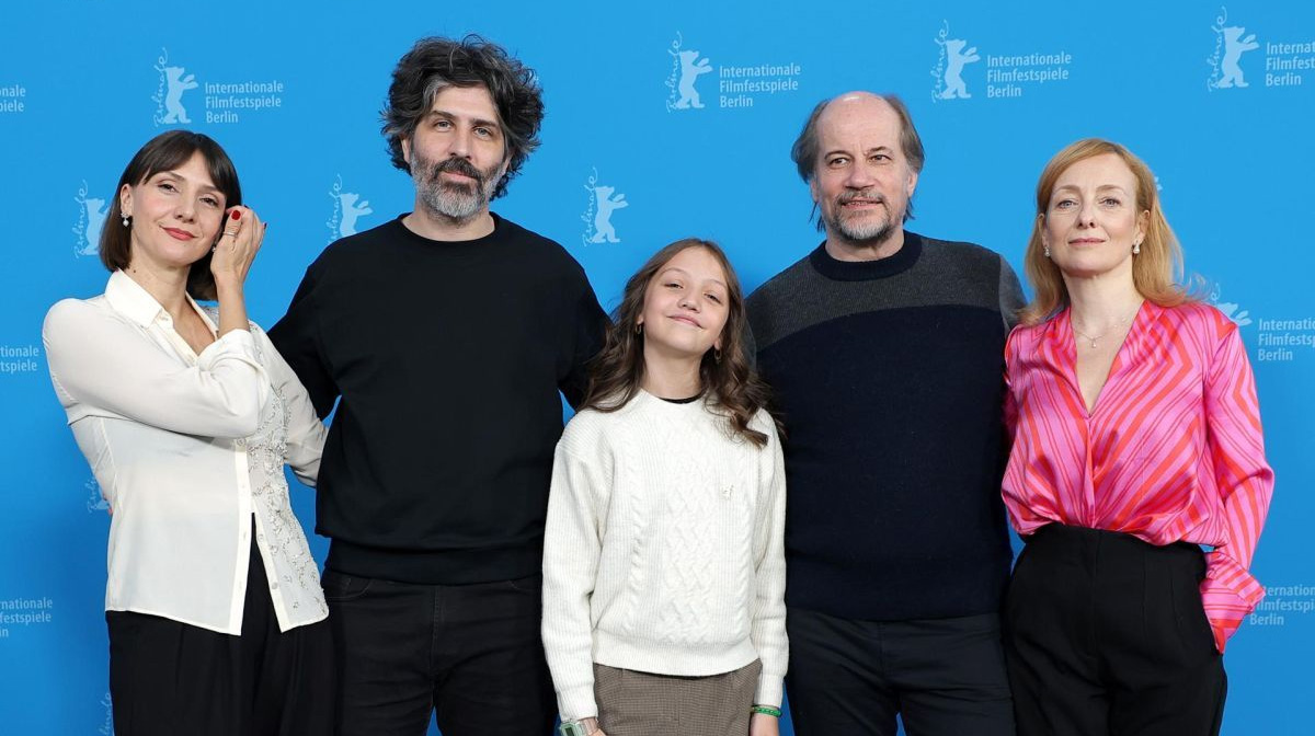 El equipo de la película argentina "El mensaje", premiada este año en Berlín