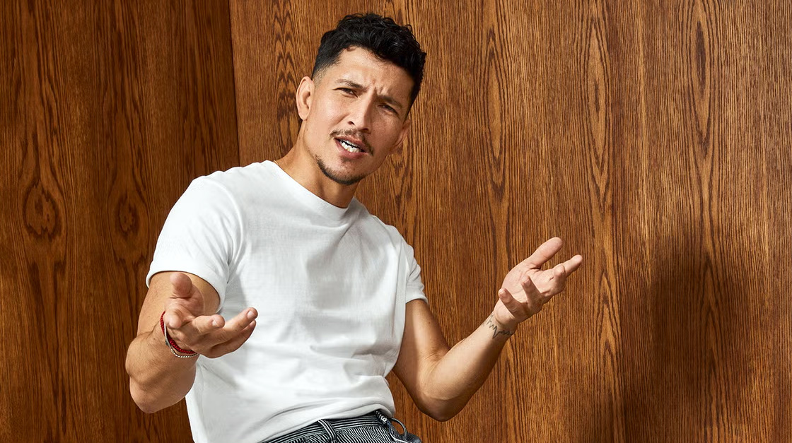 Danny Ramírez en Men'sHealth