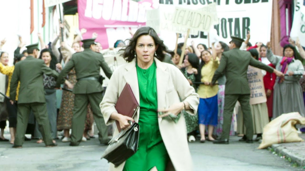 "Estimados señores"